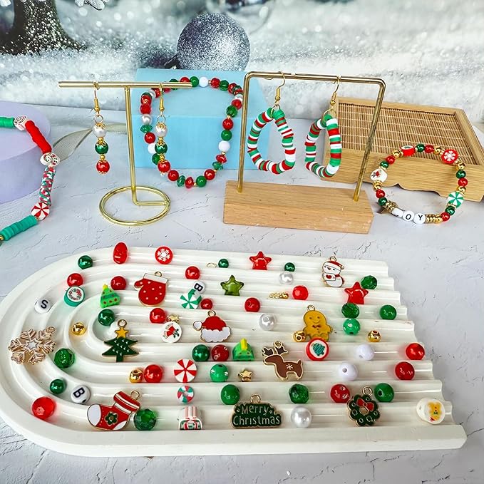 3140PCS Christmas Bracelet Making Kit, Christmas Beads Charms for Bracelets Jewelry Making Red Green Xmas Clay Acrylic Crystal Star Round Beads Letter Spacer Beads for Necklace Making DIY Crafts